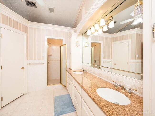 Building Photo - 36 Neuhaus Dr
