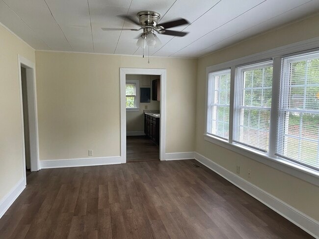 Building Photo - 504 Pearces Rd