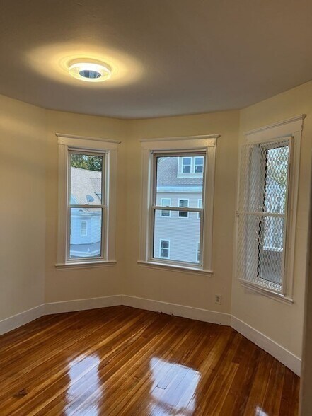 Building Photo - 18 Woolson St