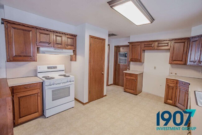 Building Photo - 1101 SW 72nd St