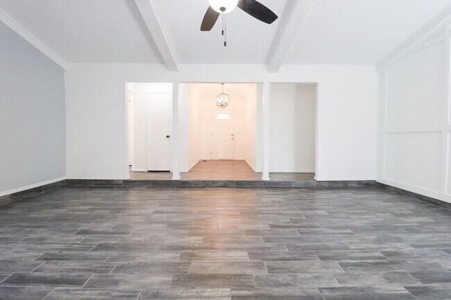 Building Photo - 3 Bed | 2 Bath | South Tulsa