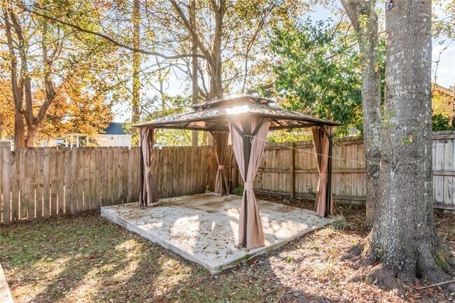 Building Photo - 1054 Linlen Ave