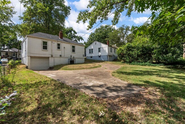 Building Photo - Charming Updated 2 Bed, 1 Bath Ranch – A H...
