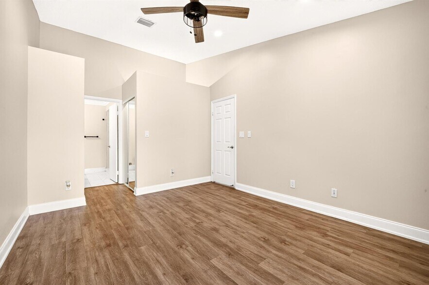 Building Photo - 921 NW 122nd Ter