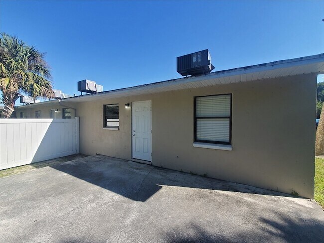 Building Photo - 3300 S 7th St