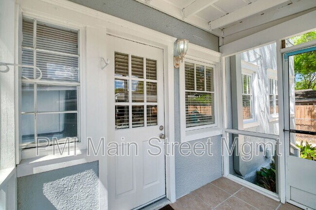 Building Photo - 829 N Hyer Ave