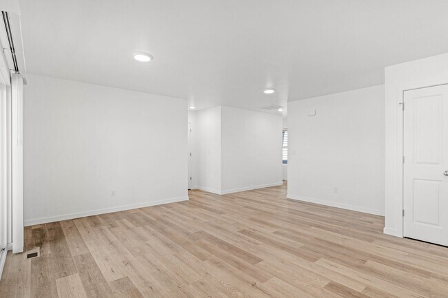 Building Photo - 804 S Lambert Cir