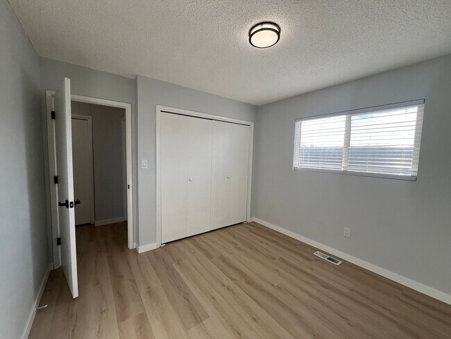 Building Photo - 928-932 N 6th Street