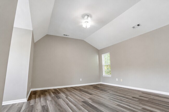 Building Photo - 10132 Montrose Dr