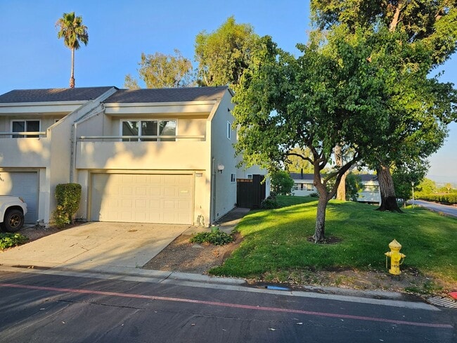 Building Photo - Gorgeous PRIVATE GATED COMMUNITY 3 Bed/2.5 Bath Townhome in Terrace Hills - San Jose