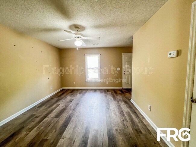 Building Photo - 206 Lindbeth Dr