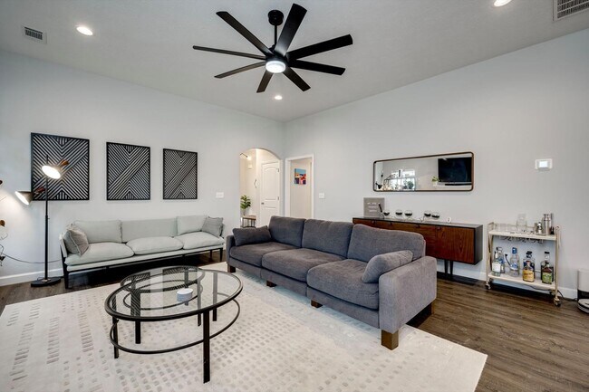 Building Photo - 858 Goodale Dr