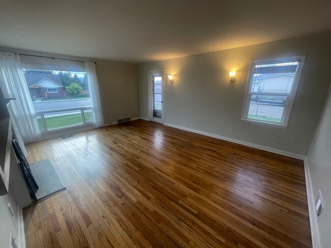 Building Photo - 1032 N 300 W