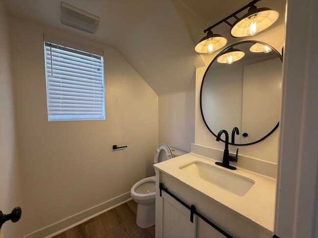 Building Photo - Dual Master Suites Condo in Foothill Ranch