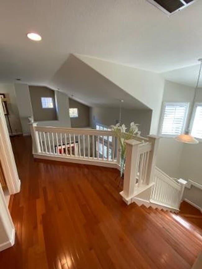 Building Photo - 3 Bed 3.5 Bath + Loft, In Downtown Danvill...