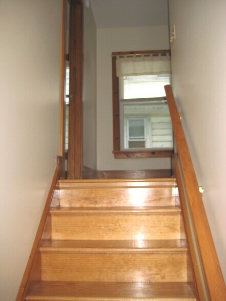 Building Photo - 280 S Goodman St