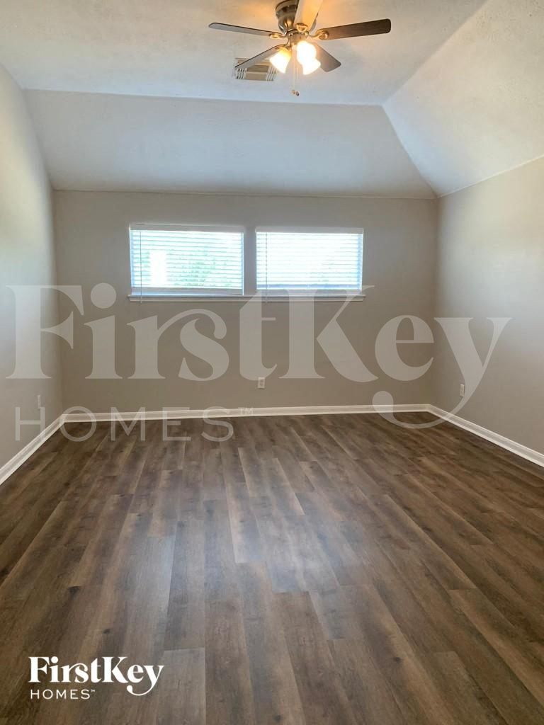 Building Photo - 902 Rock Springs Dr