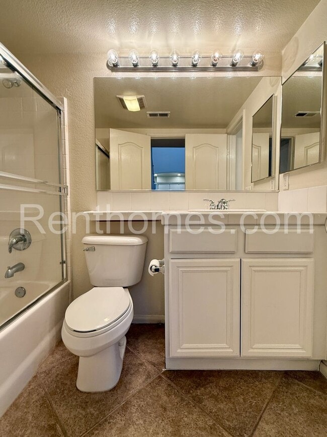 Building Photo - 6473 Terraza Portico