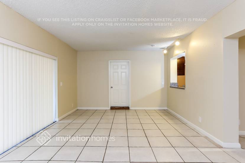 Building Photo - 520 NW 43rd Ave
