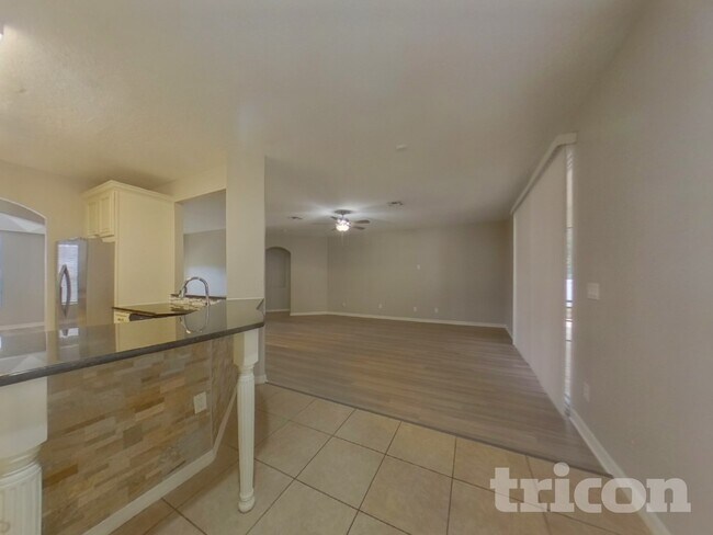 Building Photo - 2803 Eagle Lake Dr
