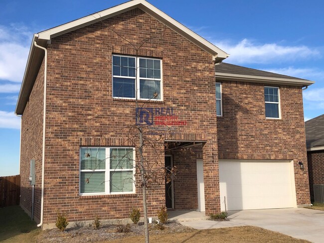 Building Photo - Spacious 5 Bedroom/3 Full Bath Open Concep...