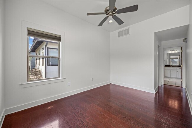 Building Photo - 1301 San Bernard St