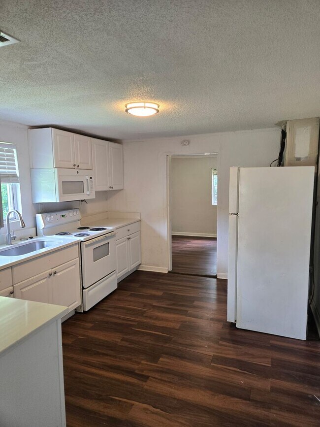 Building Photo - *Ask about a month for FREE with a one year lease agreement*