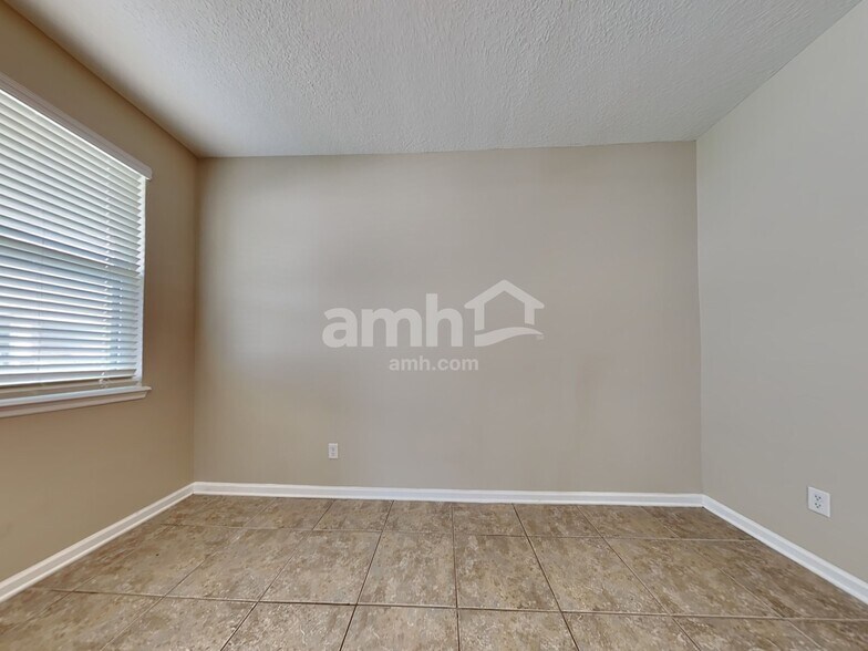 Building Photo - 304 Blossom Way