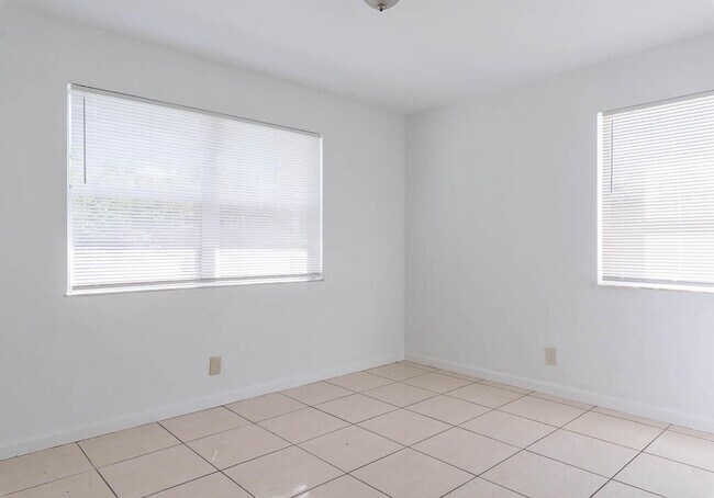 Building Photo - 314 E Gateway Blvd