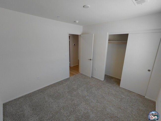 Building Photo - 475 Palomino Ct