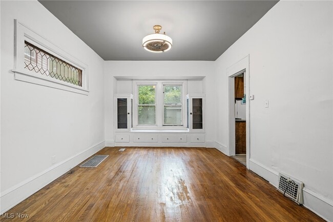 Building Photo - 3303 E 118th St