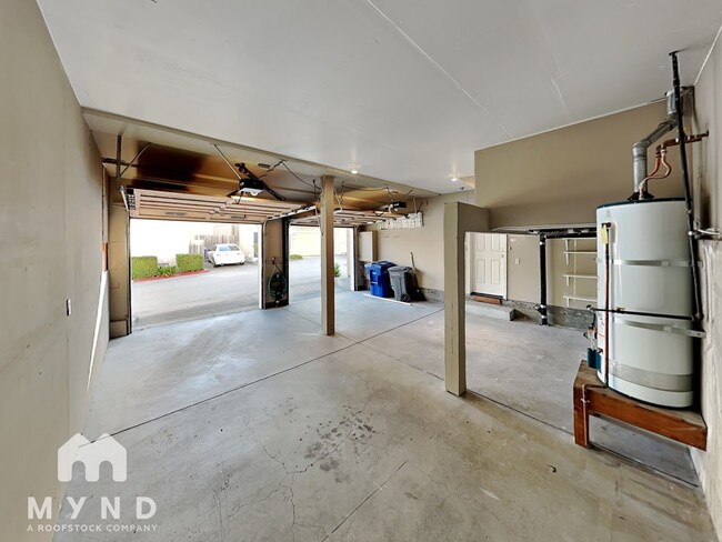 Building Photo - 125 Rosa Flora Cir