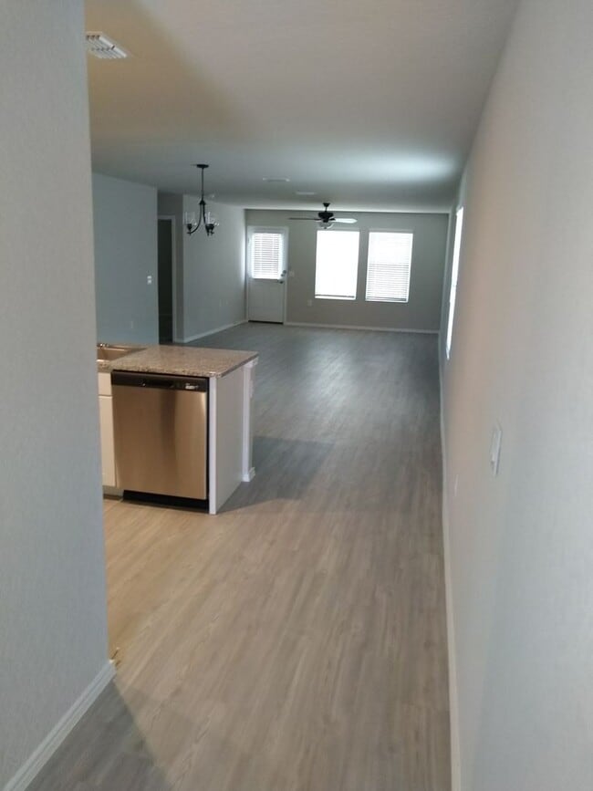 Building Photo - Large 4BR/2BA Home in Southeast San Antonio