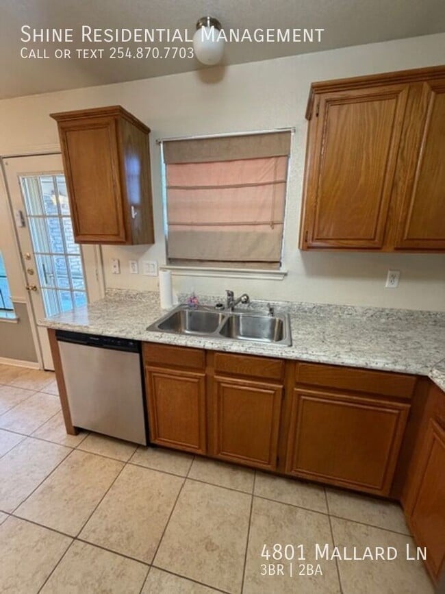 Building Photo - 4801 Mallard Ln