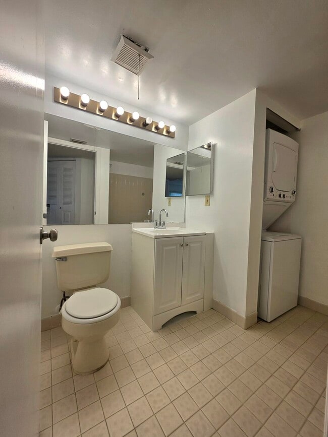 Building Photo - 4709 Lucerne Lakes Blvd W