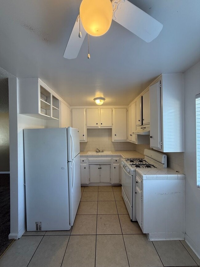 Building Photo - 811-811 Taylor St