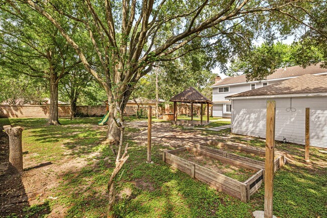 Building Photo - 2114 Briargreen Dr