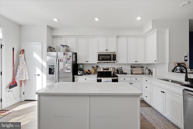 Building Photo - 2027 Track Cir