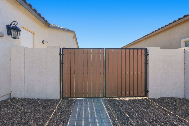 Building Photo - Gated Community Amazing ameneties