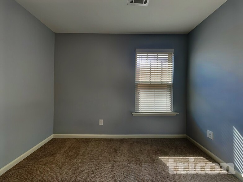 Building Photo - 500 Kirkland Dr