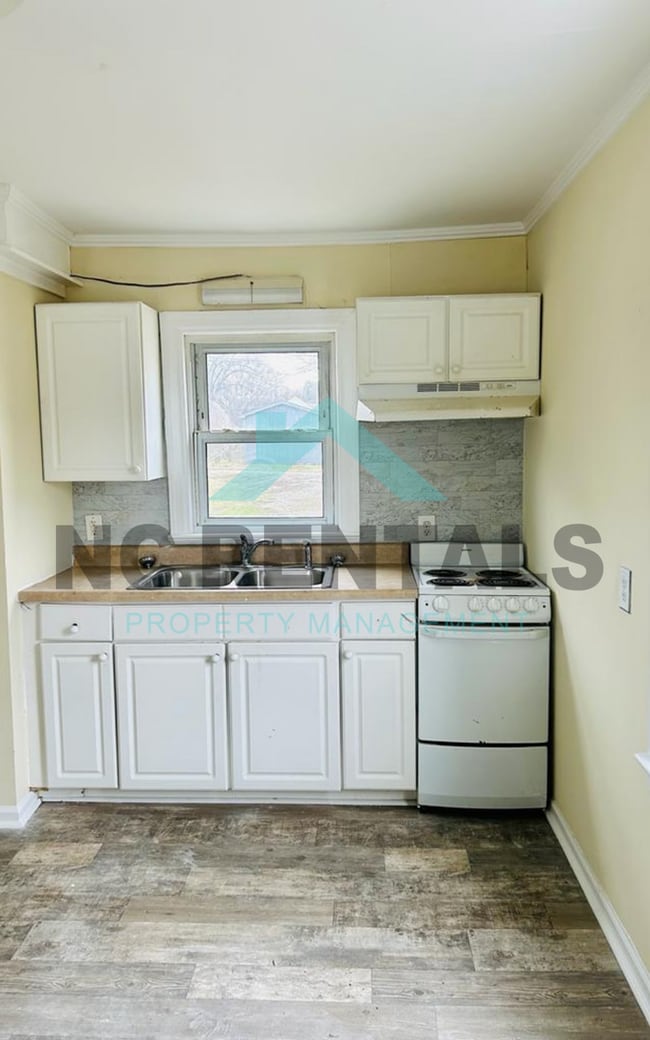 Building Photo - 1302 Cypress St
