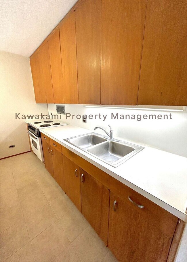 Building Photo - 18th Floor Queen Emma Gardens Apartment - ...