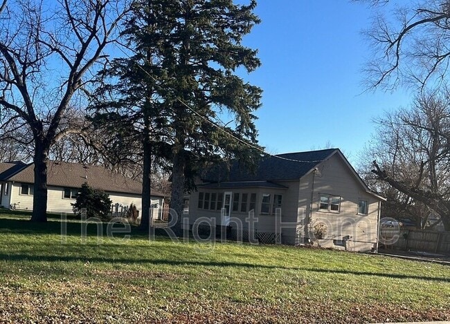 Primary Photo - 101 River Rd Dr