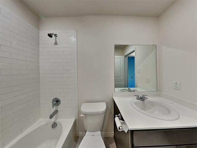Building Photo - 2909 Menguita St