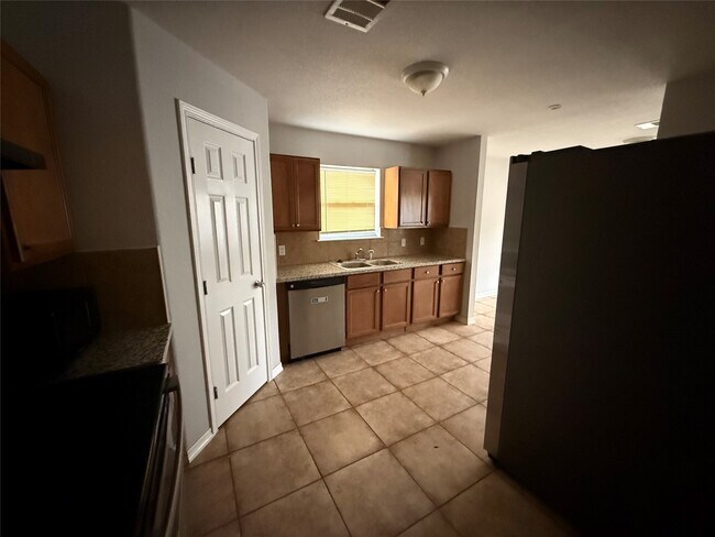 Building Photo - 311 Kansas St