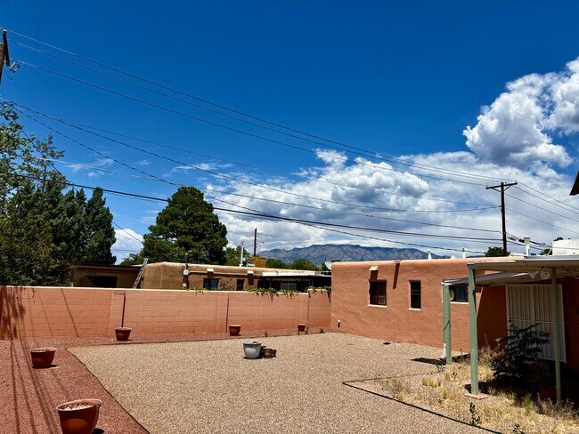 Building Photo - 1721 Utah St NE