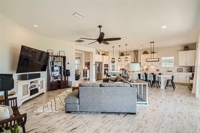 Building Photo - 10905 Rustic Timber Lp