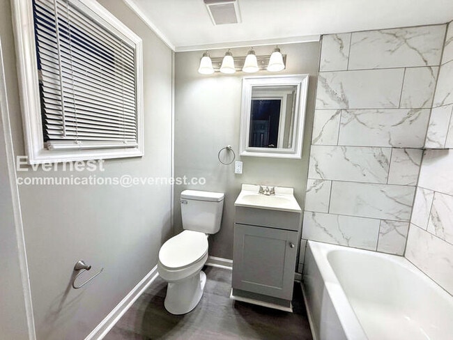 Building Photo - 3335 31st Pl N