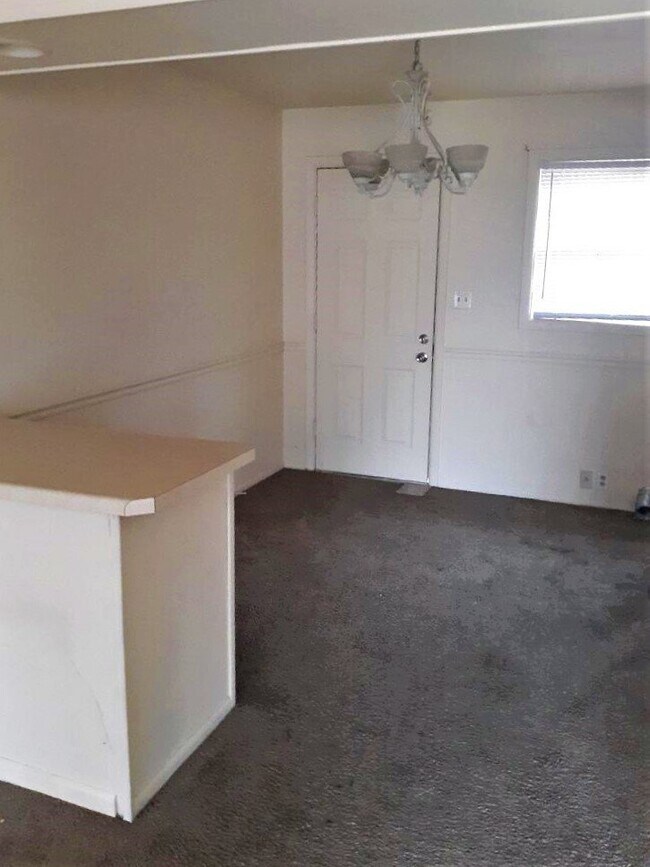 Building Photo - "Charming 2-Bedroom Oasis with Modern Comforts in Jonesboro!"