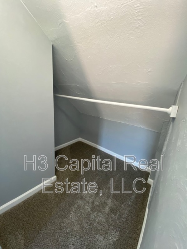 Building Photo - 408 W Clay St